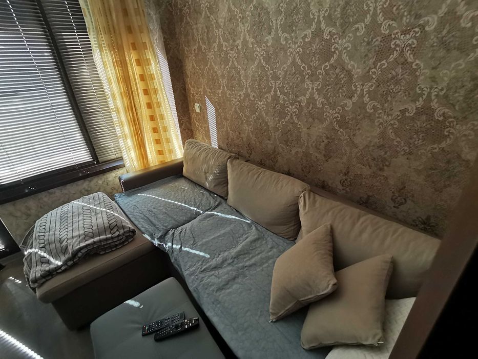 Дава се под наем Двустаен апартамент в Бургас, Изгрев - 56 кв.м за 204 € - Снимка #1