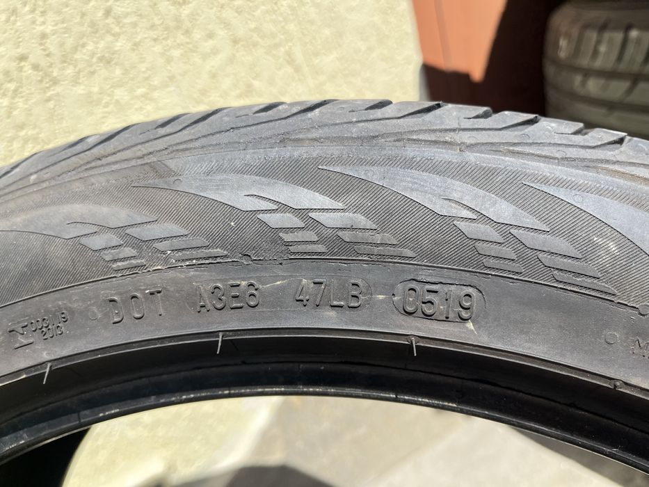 2 бр. летни гуми 235/45/19 Continental DOT 0519 5,8 mm