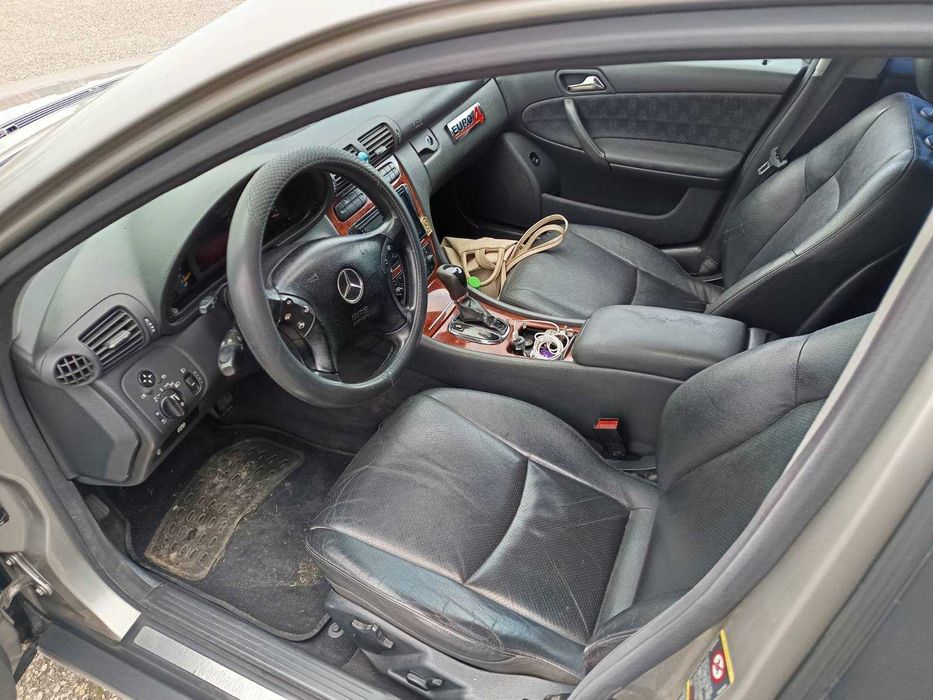 Продавам Мерцедес С200