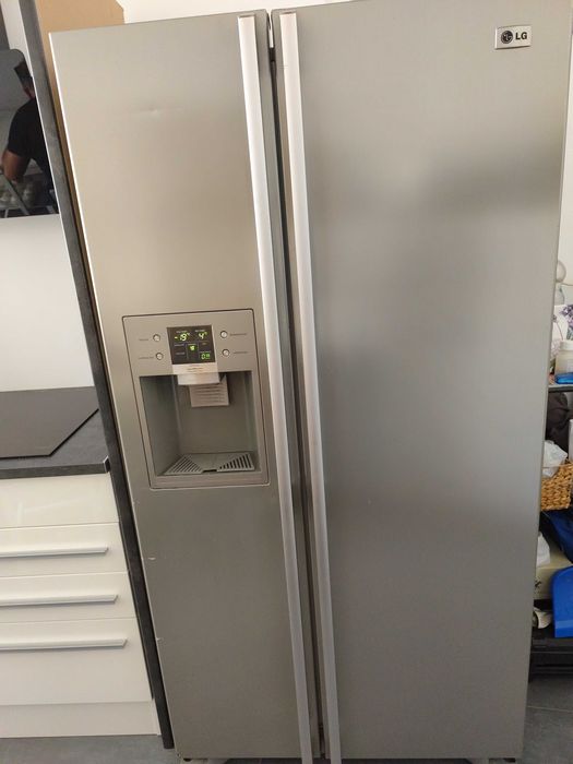 Combina frigorifica ,frigider  side by side LG model GR L207WLQ