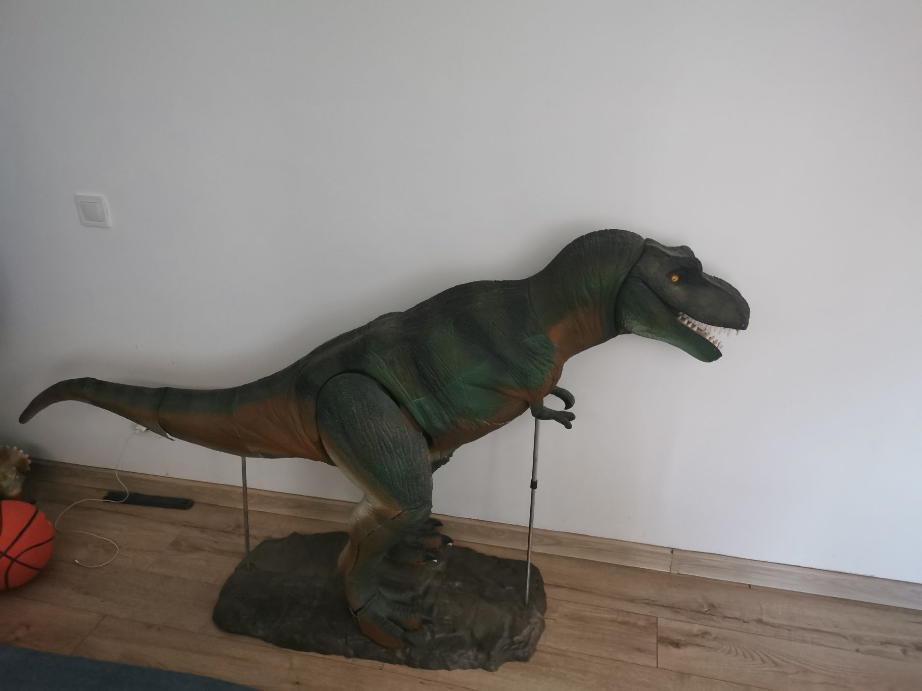 Vând dinozaur T-Rex de colecție +reviste colectie