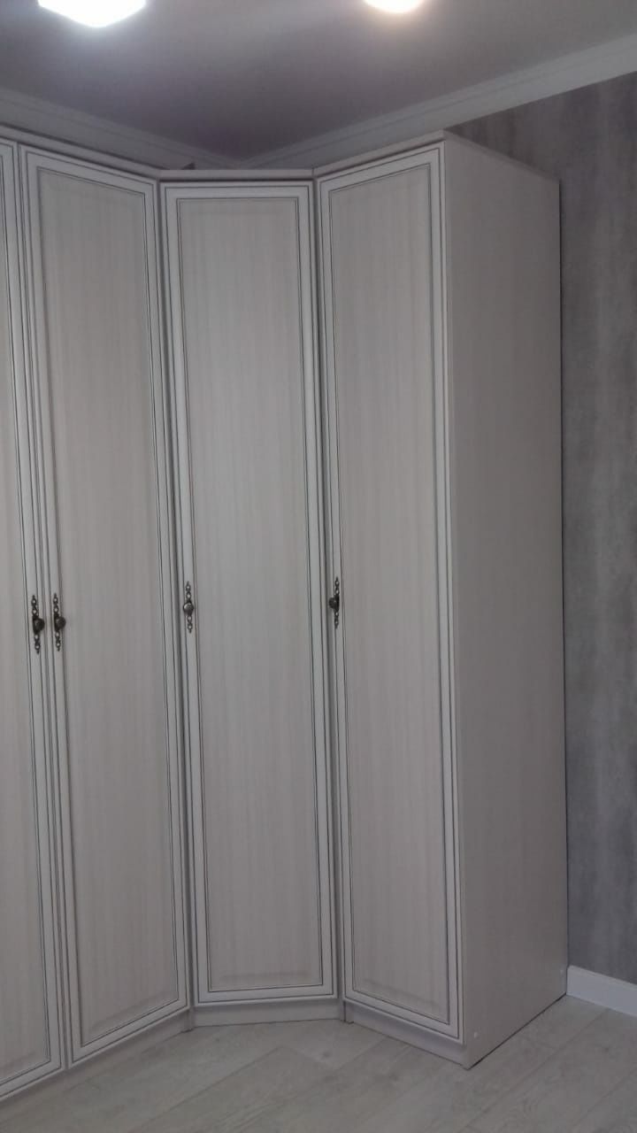 Продам угловой шкаф