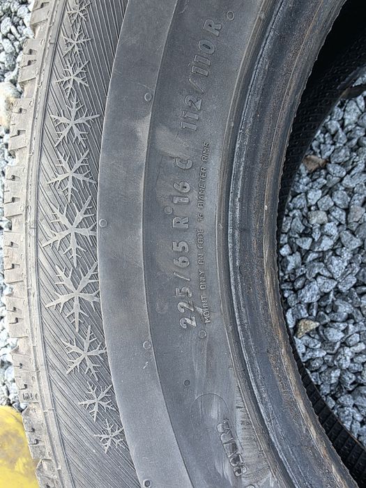 Cauciucuri anvelope 225 65 R 16 C 300 lei toate 4 
Telefon 
0756 sase