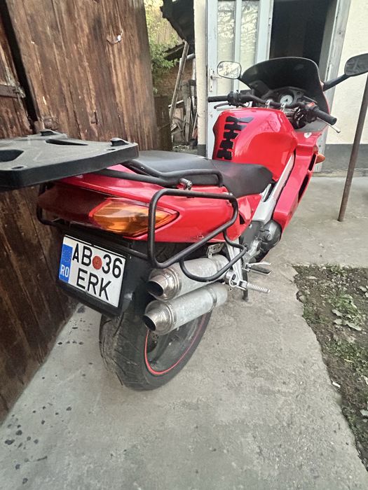Motocicleta honda vfr850