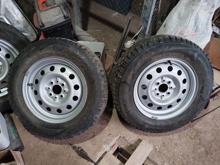 Продам зимний комплект резины