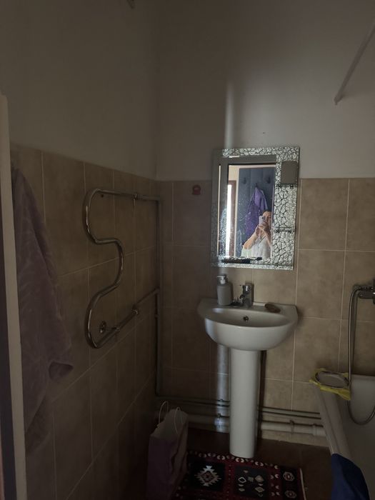 Девушка или женщина на подселение