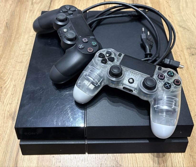 PlayStation 4 (500GB) + 2 джойстика
