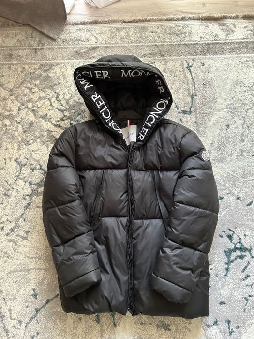 Moncler куртка зимняя.