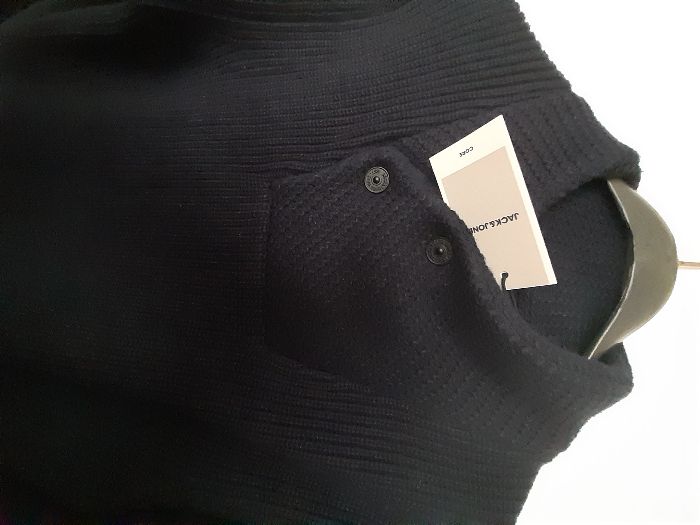 нов пуловер Л/ХЛ