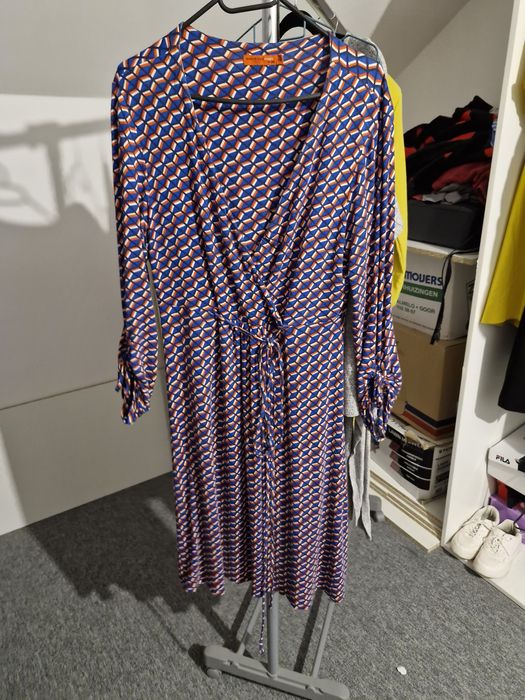 Vând rochie multicolora