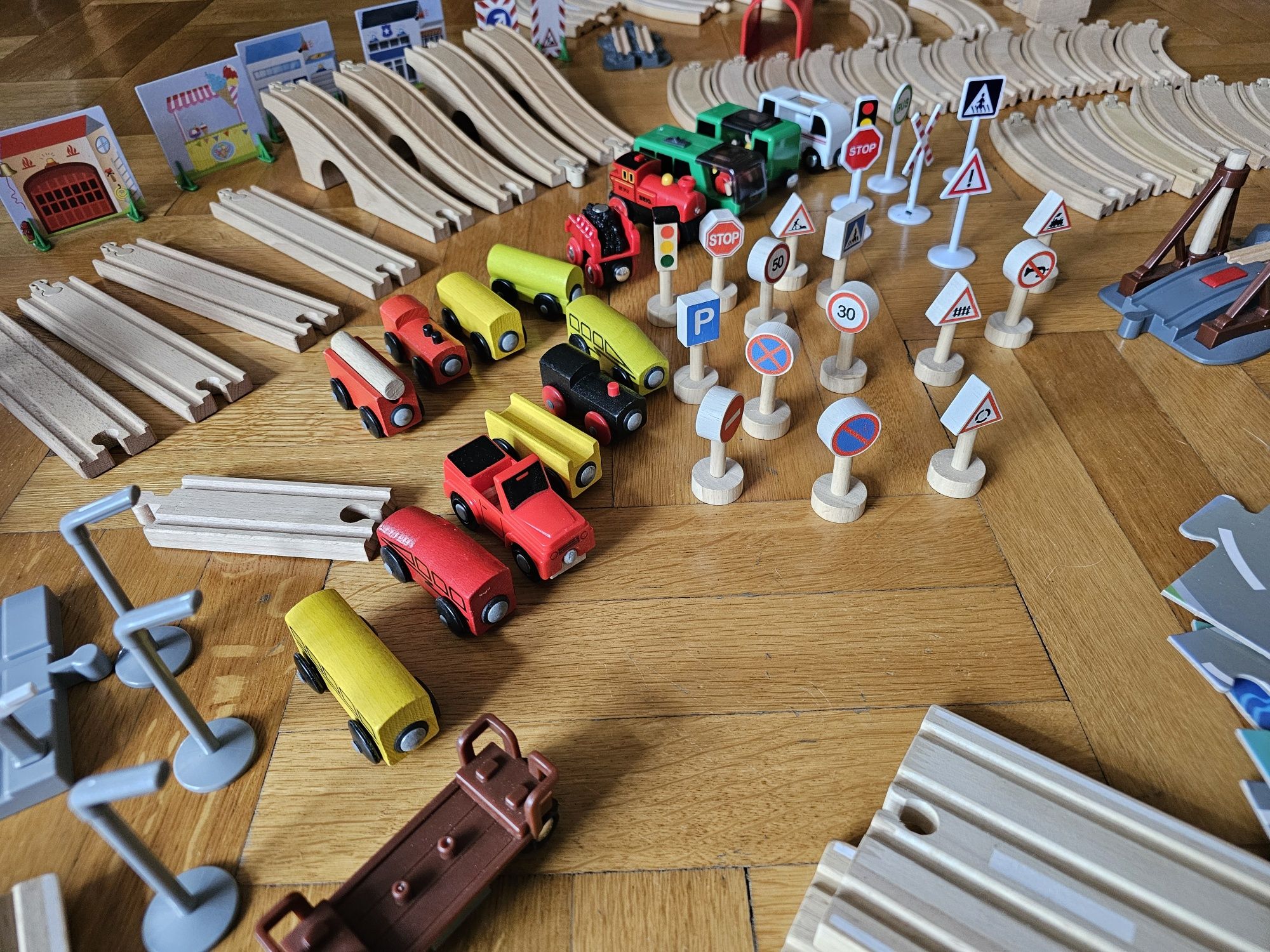 Lot / set trenuri sine lemn Brico / Ikea 2 locomotive electrice