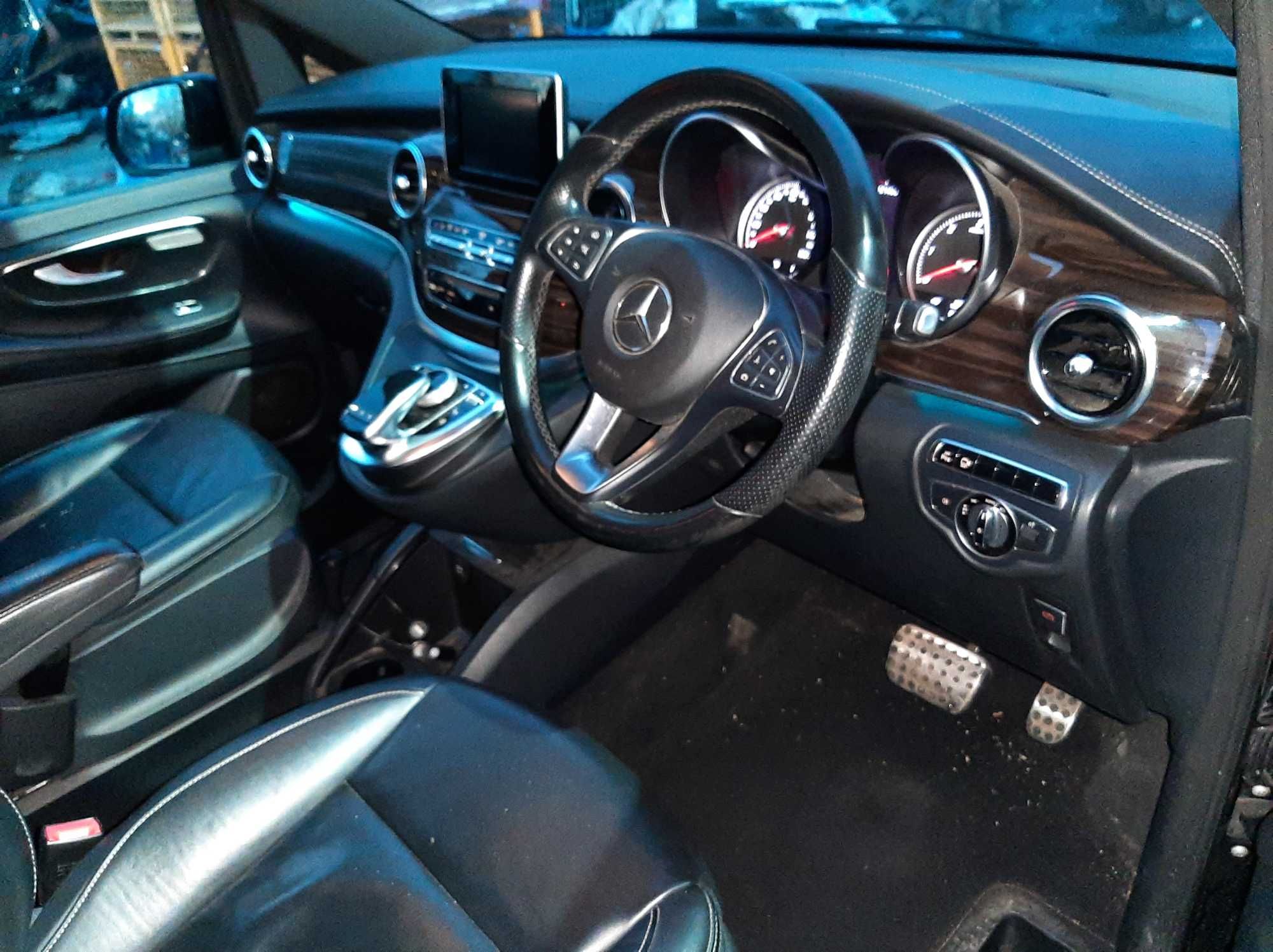 Dezmembrez mercedes v class w447/vito w447/bara v class/far w447/geam