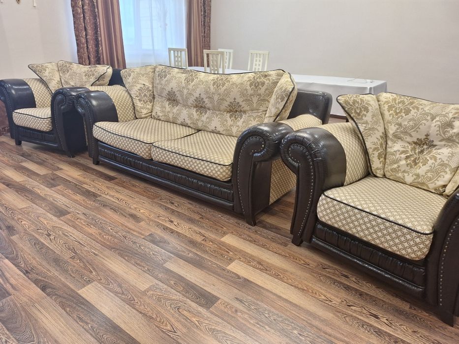 Диван с креслами