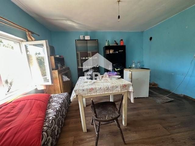 Ексклузивна едноетажна къща за продажба, с голям двор, в с. Тръстиково