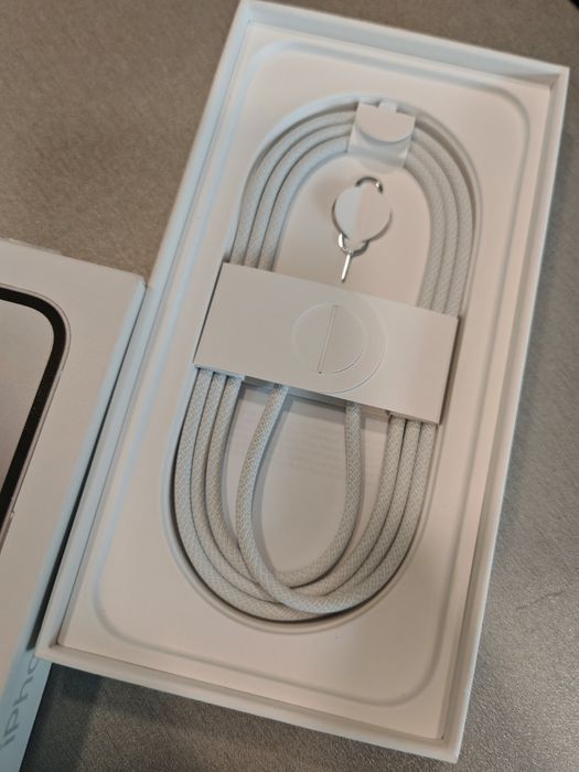 IPhone 16E / 128GB / 100% Батерия