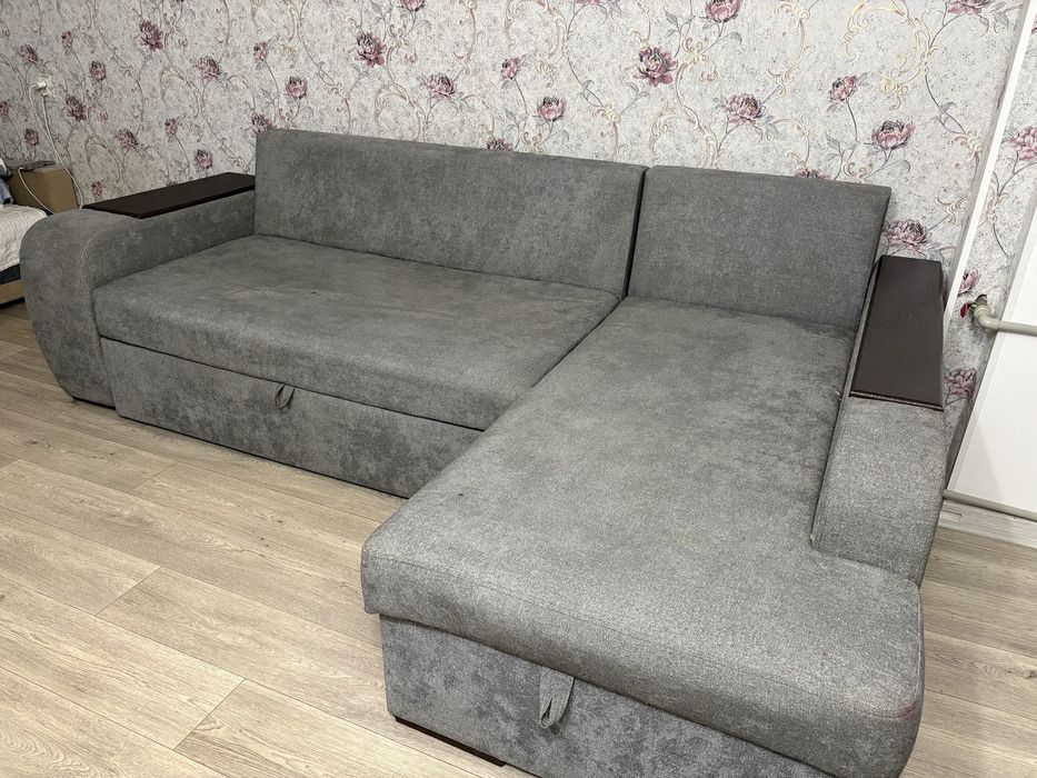 Продам диван в нормальном состоянии за 50000