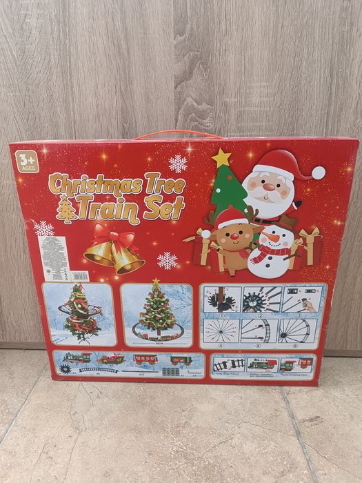 Коледен влак с приставка за елха