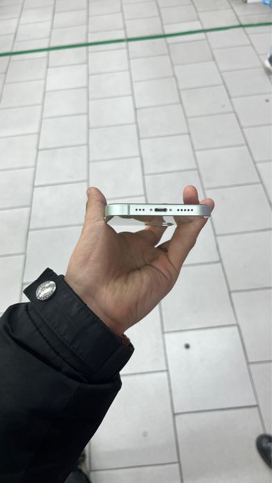 Айфон 12 в отличном состояний