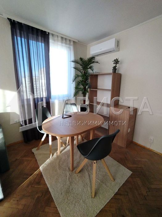 Дава се под наем Двустаен апартамент в София, Гоце Делчев - 70 кв.м за 561 € - Снимка #1