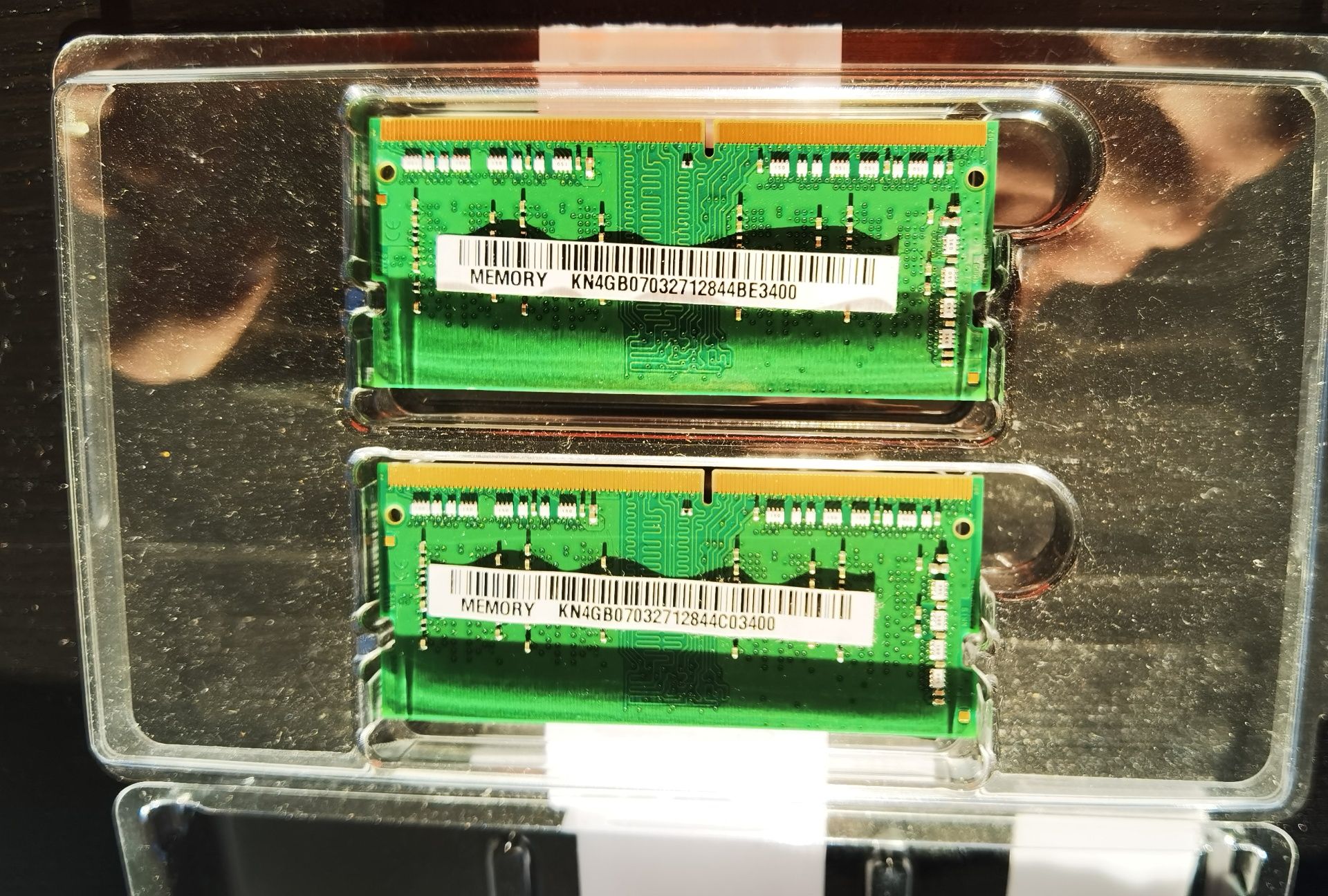 Продавам 8 GB DDR 4 2400 MHZ