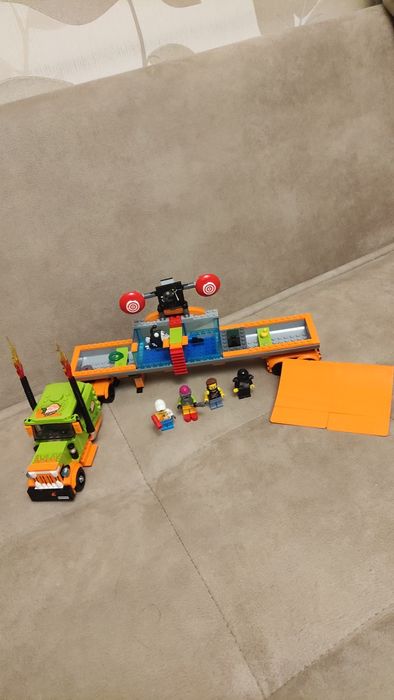 LEGO City Stunt 60294 - Камион за каскади