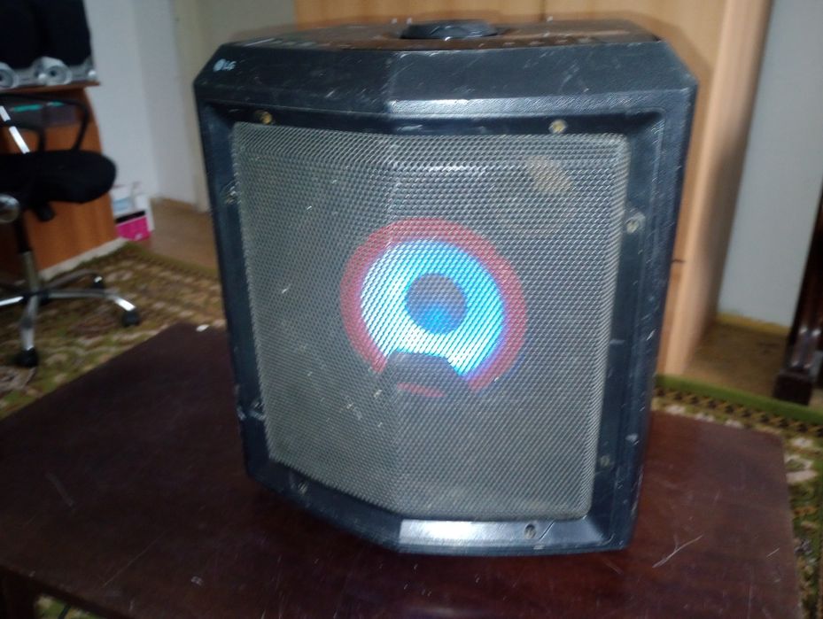 LG Xboom RL2, Party Sound Speaker, Bluetooth, lumini,USB, baterie, AUX