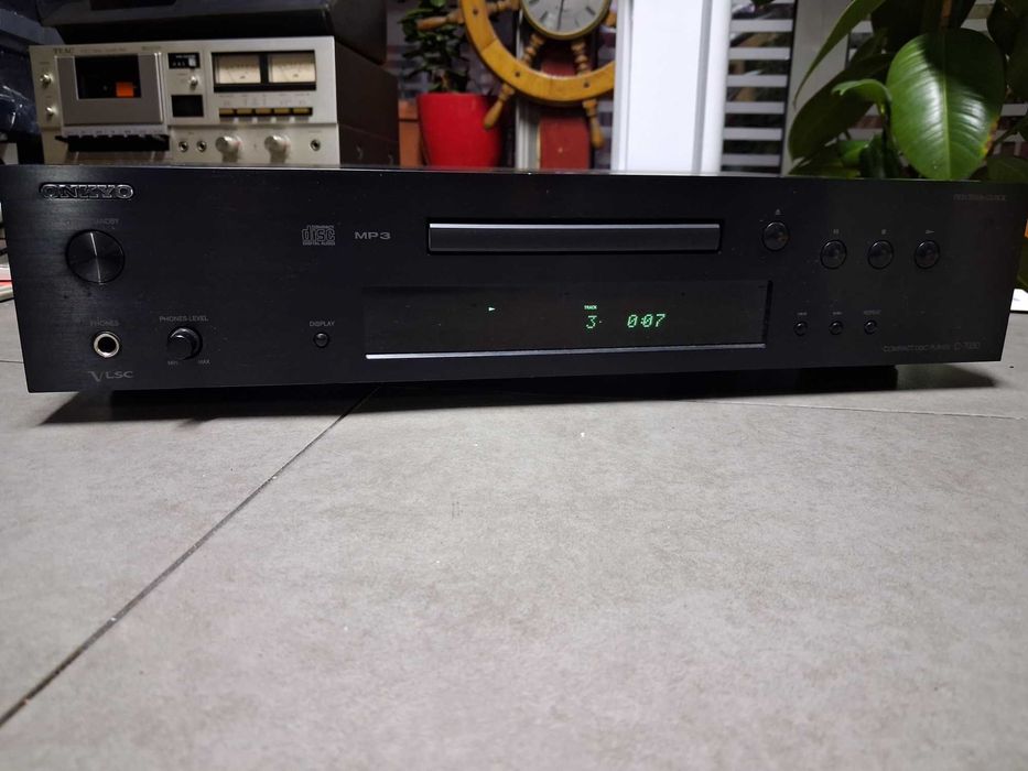 Onkyo C-7030 cd player