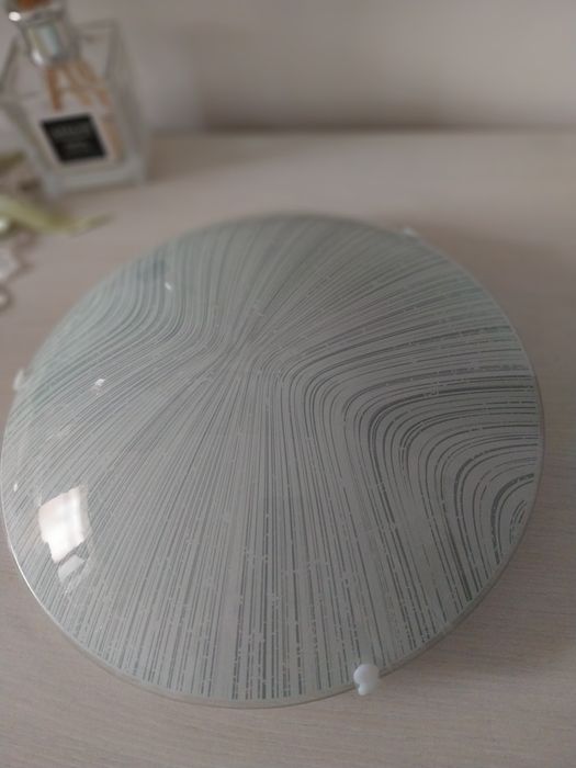 Aplica plafoniera 1 x 60W, ideala pentru incaperile din casa ta.