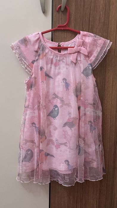 Платье на девочку 4-6 лет, очень нежное, состояние отличное.