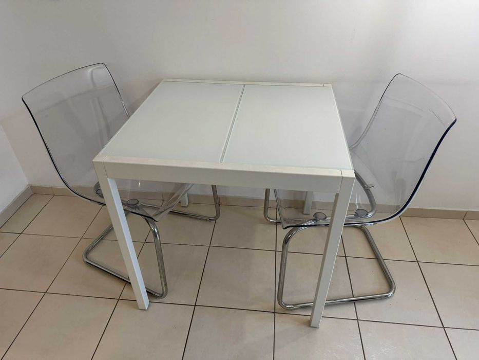 Masă sticlă extensibilă Glivarp Ikea + 2 scaune Tobias trnsp/cromat