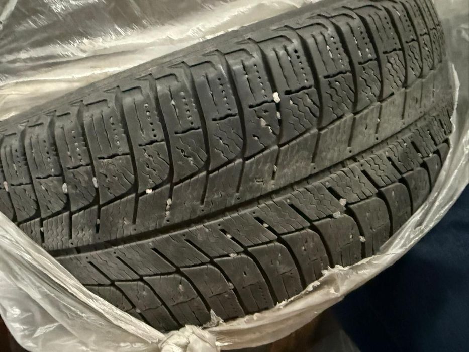 Продам зимние шины Michelin 205/55R16