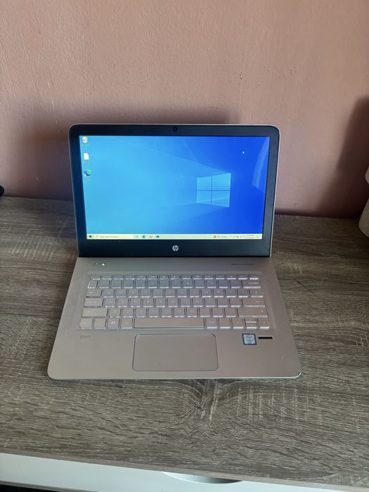 Hp envy 13• Procesor i7-6500u• Display 3K • 8gb ram• SSD