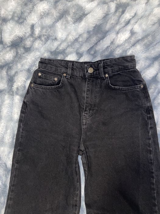 Blugi Stradivarius negri rupți