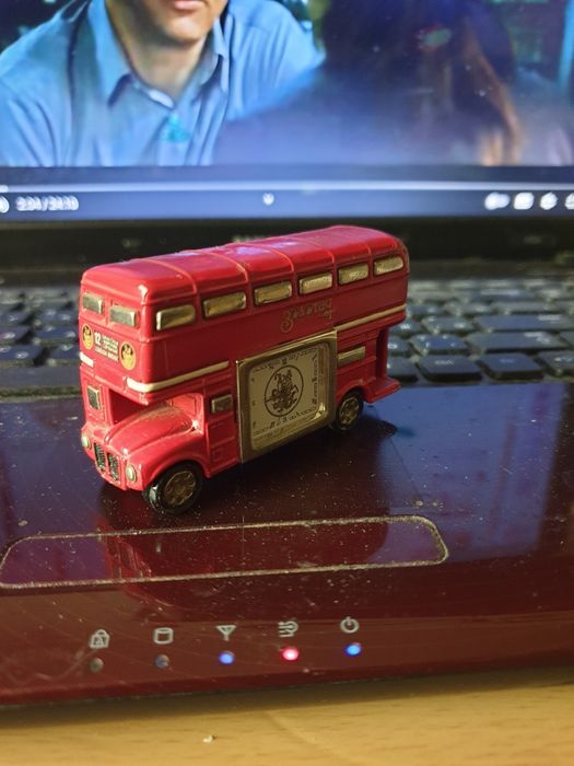 Продам часы автобус.