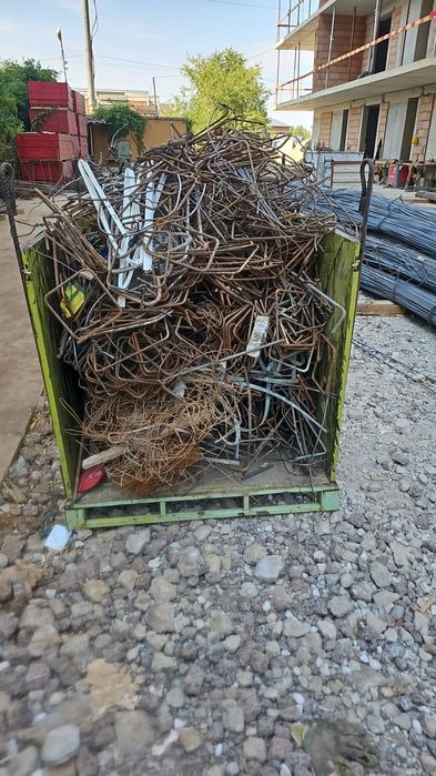 Colectam fier vechi