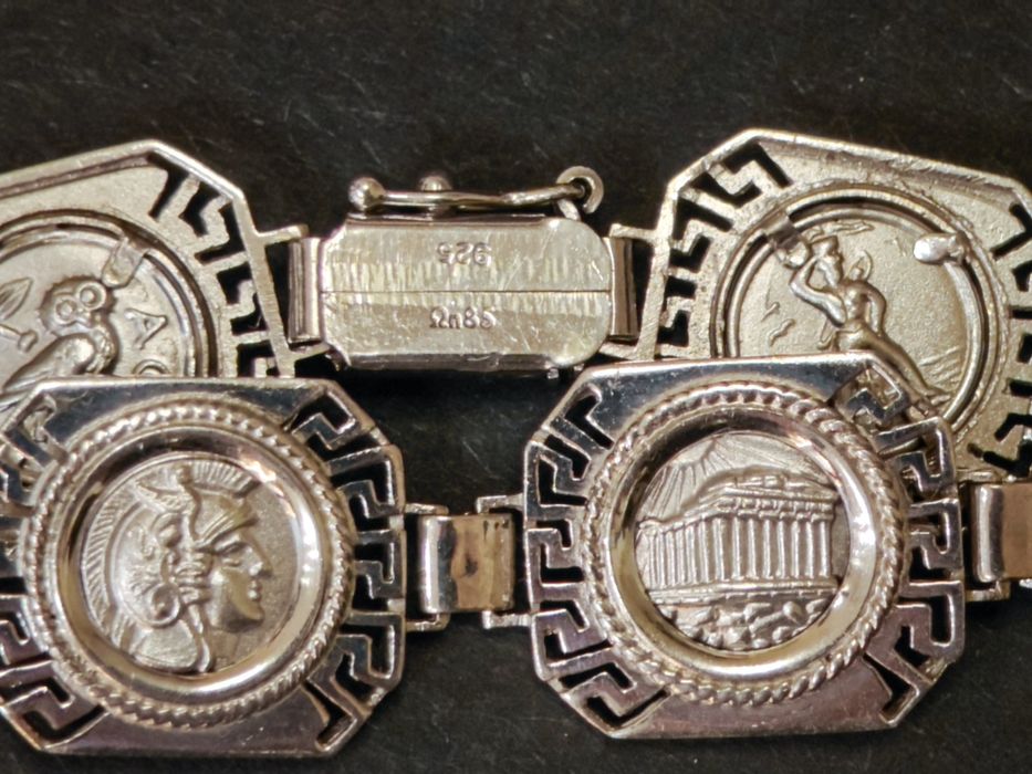 Различни видове гривни