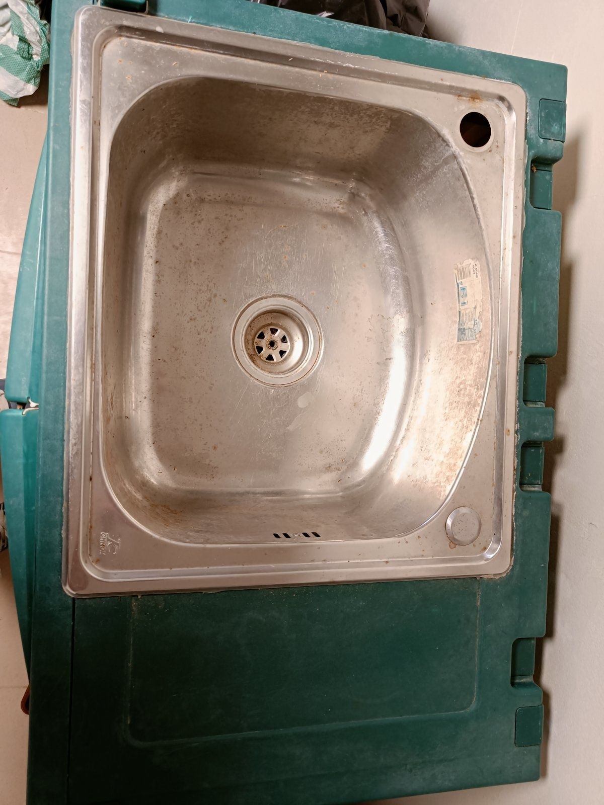 PVC шкаф с вградена мивка и батерия, бърза връзка за вода