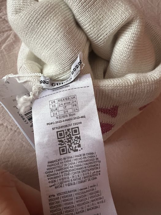 Детска шапка Guess