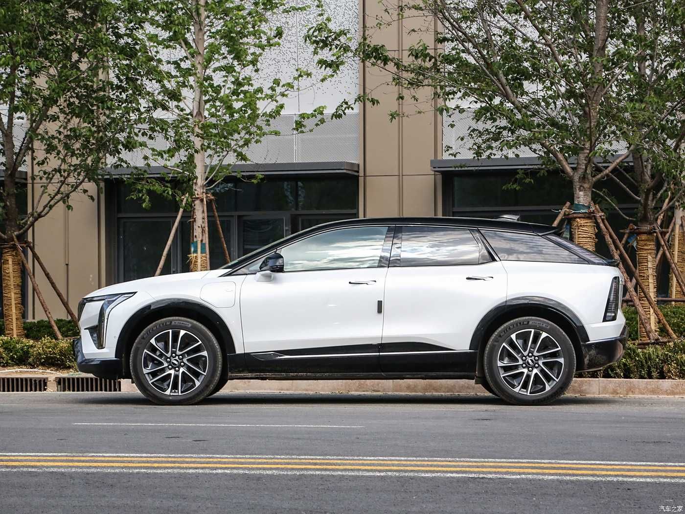 Cadillac Optiq EV и Lyriq EV по заказу в кратчайшие сроки