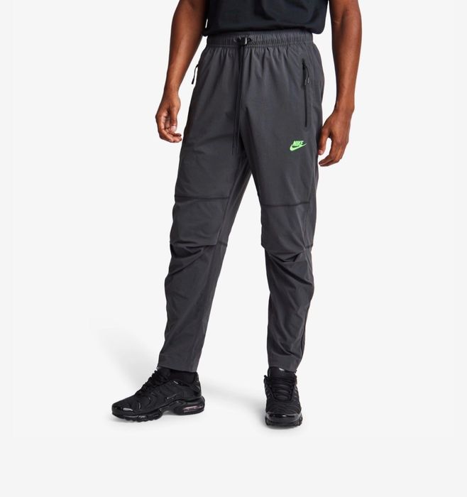 Мъжка долница Nike Tech Woven