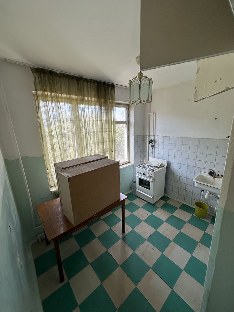 3 xonalik 3 etaj 5 etajlk dom yangi masjid oldida mira koʻchasi