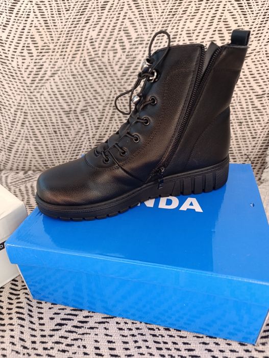 Ghete noi de vânzare - marimea 36