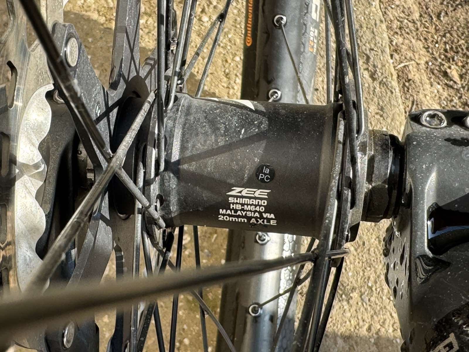 Продавам demo 8 carbon