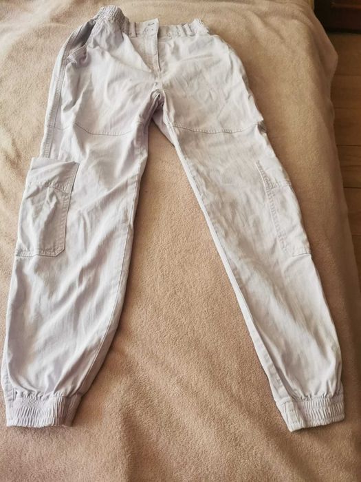 Pantaloni cargo Bershka damă, bej deschis, măr 36 – ca noi, streetwear