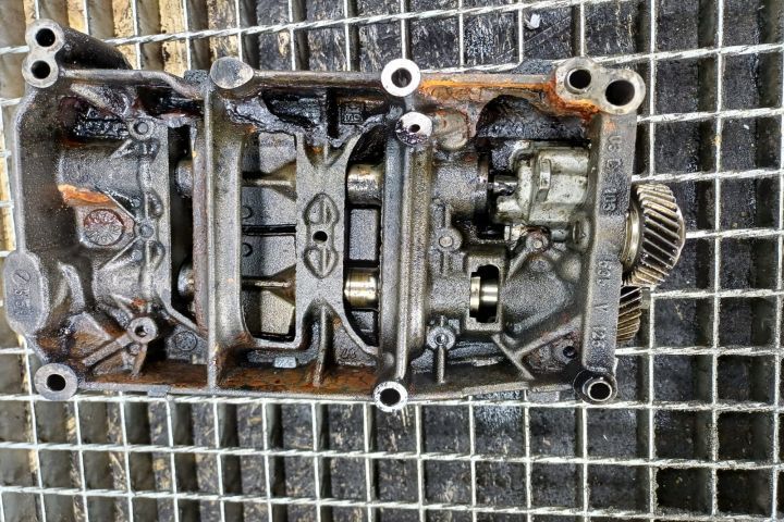 Pompa ulei 03l103535 2.0 tdi CAGA CFGB Volkswagen VW Passat B7 seria