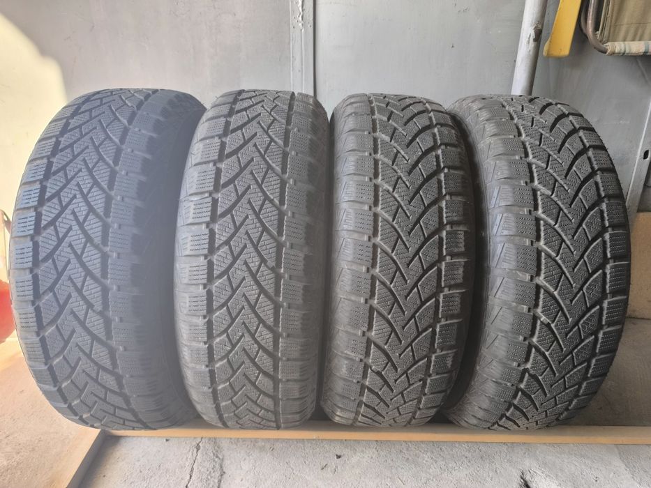 Зимняя резина комплект  195/60/15 Windforce Snowblazer