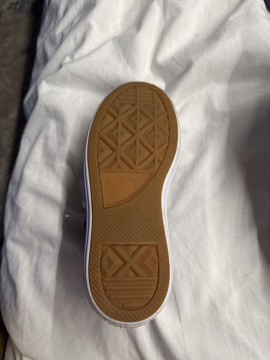 Vand adidasi Converse