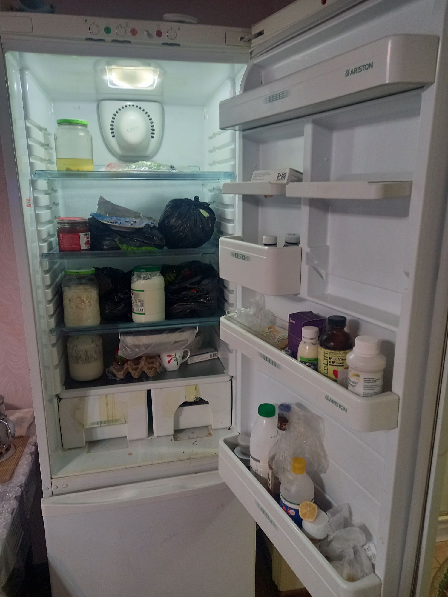 Аристон холодильник