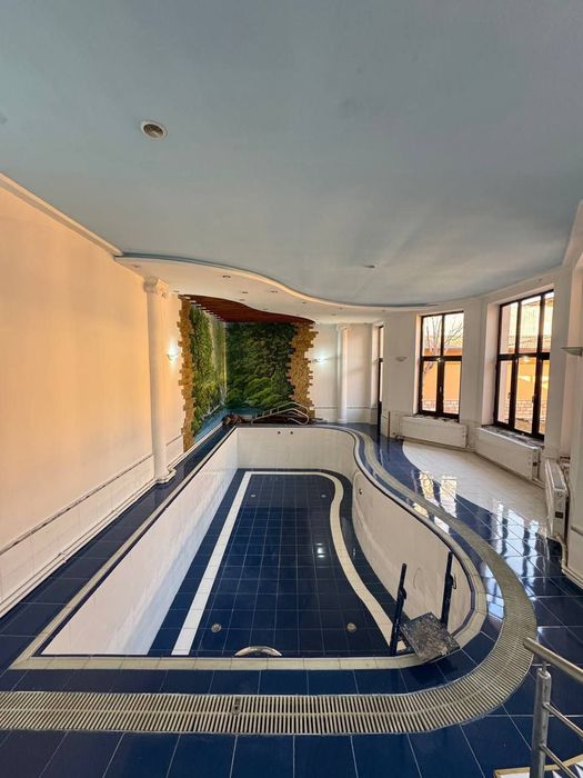 Продается дом 6 соток + помещение 250 м²