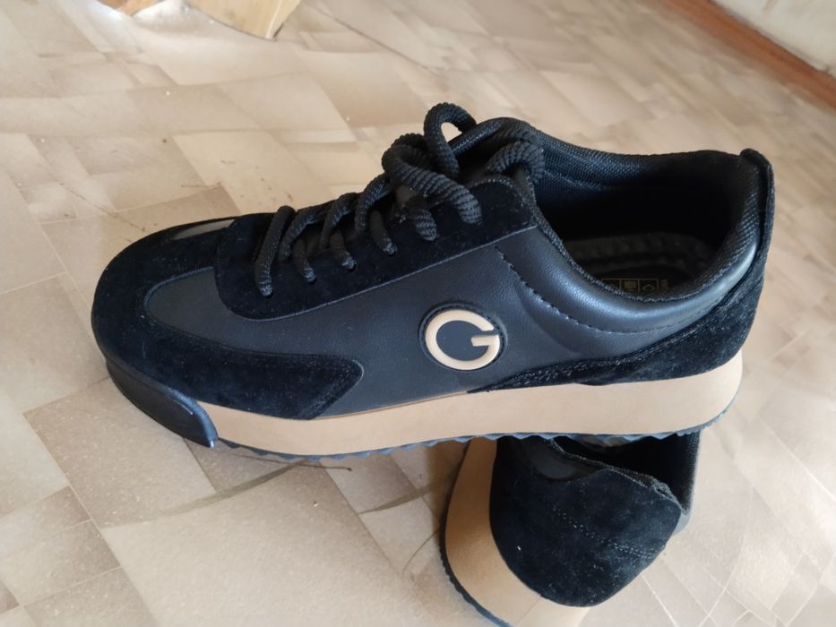 Кроссовки  продается  мужской